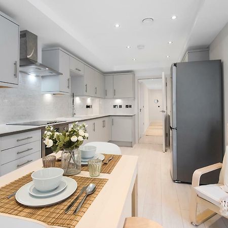 Apartment Wharf - Macarena Apartments Londra Esterno foto