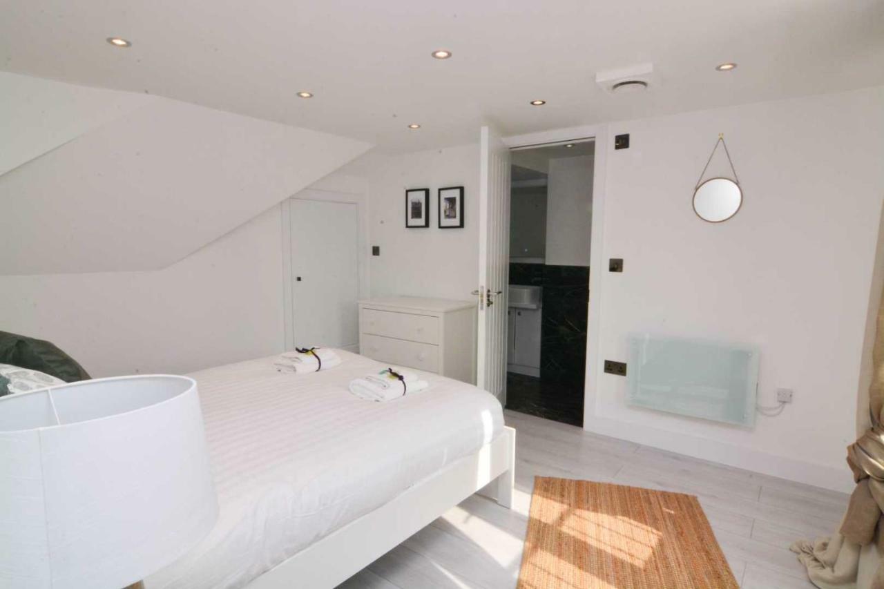 Apartment Wharf - Macarena Apartments Londra Camera foto