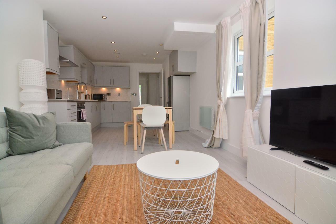 Apartment Wharf - Macarena Apartments Londra Esterno foto