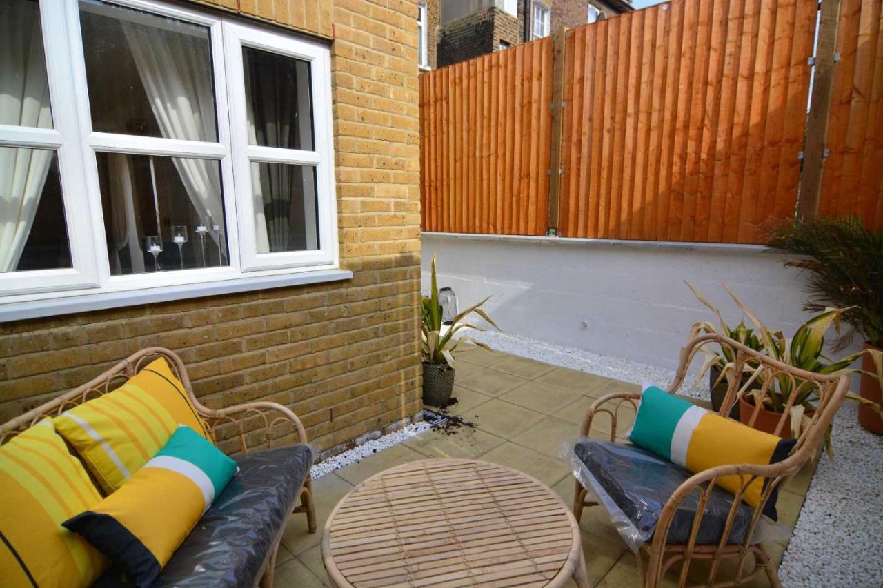 Apartment Wharf - Macarena Apartments Londra Esterno foto