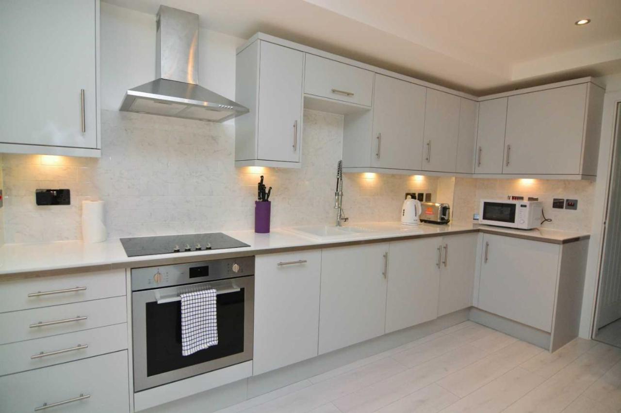 Apartment Wharf - Macarena Apartments Londra Esterno foto