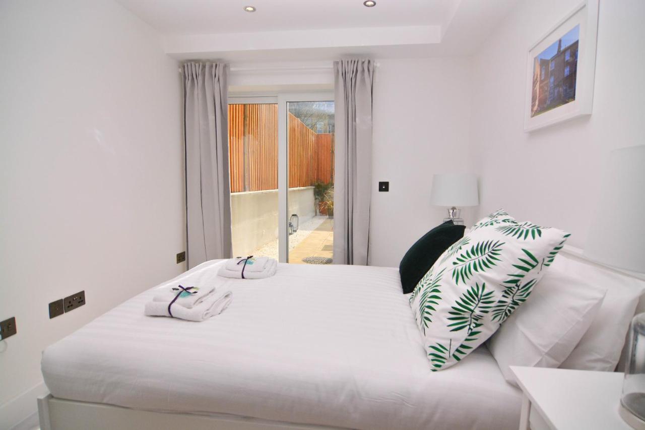 Apartment Wharf - Macarena Apartments Londra Esterno foto