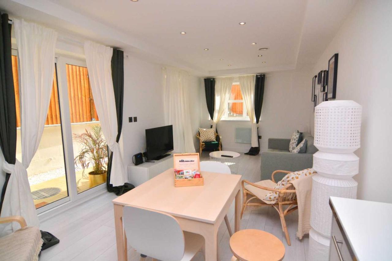 Apartment Wharf - Macarena Apartments Londra Esterno foto