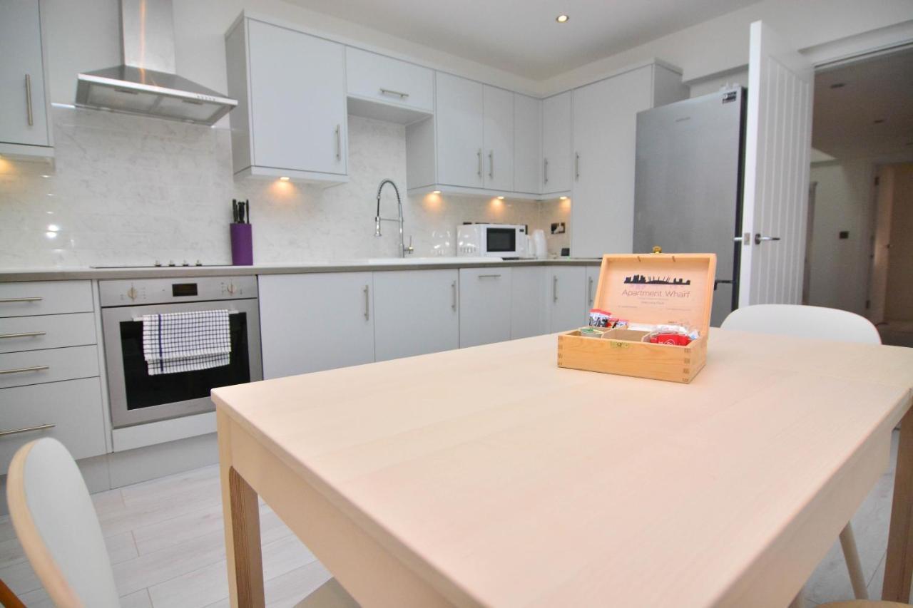 Apartment Wharf - Macarena Apartments Londra Esterno foto