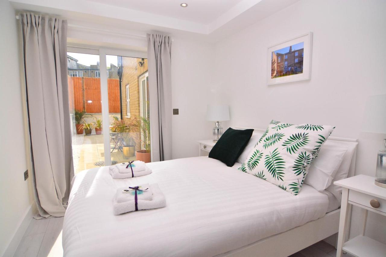 Apartment Wharf - Macarena Apartments Londra Esterno foto